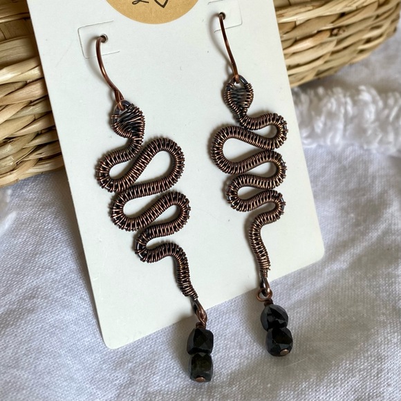 Handcrafted Black Tourmaline Copper Snake / Serpent Dangle earrings - Picture 7 of 7